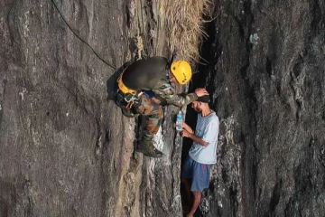 'மொத்தம் ரூ.75 லட்சம் பில்” - பாறை இடுக்கில் சிக்கிய வாலிபருக்கு ஆன செலவு