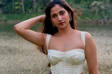 பிக் பாஸ் லாஸ்லியா-வா இப்படி.. ஹாட் போட்டோஷூட்