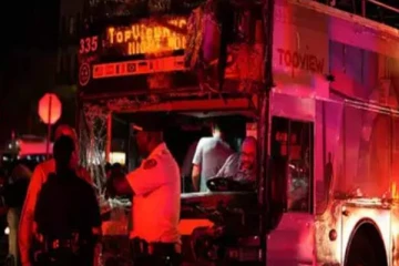 அமெரிக்காவில் சுற்றுலா பயணிகள் சென்ற பஸ் விபத்து: 80 பேர் காயம்!