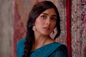 எல்லைமீறிய கவர்ச்சி..நீச்சல் குளத்தில் சீதா ராமம் நடிகை மிருனாள் தாகூர்.. ஷாக்கான ரசிகர்கள்