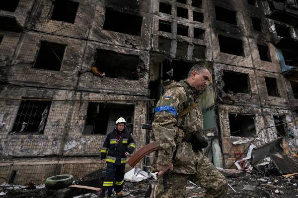 வட கொரிய வீரர்களை உக்ரைனில் கண்ணிவெடிகளுக்கு பலி கொடுக்கும் புடின் | Putin Using Kim Troops Mine Clearing வட கொரிய வீரர்களை உக்ரைனில் கண்ணிவெடிகளுக்கு பலி கொடுக்கும் புடின் | Putin Using Kim Troops Mine Clearing