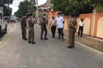 நல்லூர் திருவிழாவிற்கான வீதித் தடை விவகாரம்- யாழ்.முதல்வர் பொலிஸாரிடையே கலந்துரையாடல்!