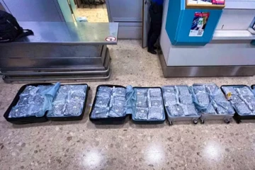 சுவிஸ் விமான நிலையத்தில் சிக்கிய வெளிநாட்டவர்கள்: அதிகாரிகளுக்கு காத்திருந்த அதிர்ச்சி