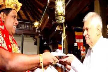 ஜனாதிபதி ரணில்  தலதாமாளிகைக்கு விஜயம்(Photos)