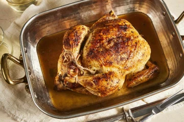 கோழி இறைச்சிக்கு தட்டுப்பாடு இல்லை: விலை மேலும் குறையலாம்