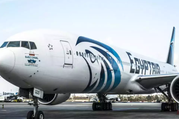 திடீரென வெடித்த விமானத்தின் சக்கரங்களால் பரபரப்பு | Egyptair Weel Suddenly Exploded Saudi