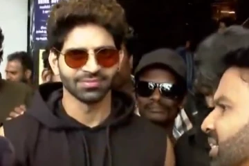 எனக்கு மட்டும் ஏன் இப்படி.. தியேட்டர் வாசலில் கண்ணீர் விட்ட பிக்பாஸ் பாலாஜி முருகதாஸ்