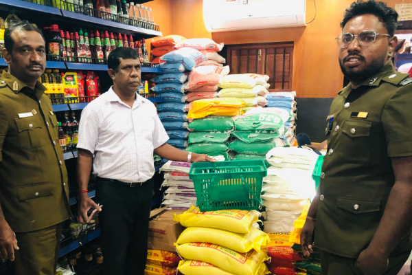 யாழ்ப்பாணத்தில் 34 குற்றச்சாட்டுகள் ; பிரபல பல்பொருள் அங்காடிக்கு சீல் வைத்த அதிகாரிகள் | Supermarket Sealed In Jaffna Health Inspectors யாழ்ப்பாணத்தில் 34 குற்றச்சாட்டுகள் ; பிரபல பல்பொருள் அங்காடிக்கு சீல் வைத்த அதிகாரிகள் | Supermarket Sealed In Jaffna Health Inspectors