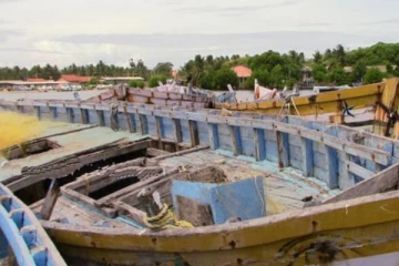 புத்தளத்தில் இடம்பெற்ற ஏலத்தில் இந்திய படகுகள் விற்பனை!