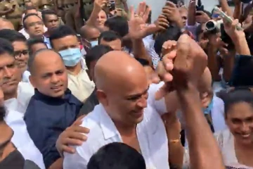 நிபந்தனையுடன் கூடிய பொது மன்னிப்புடன் ரஞ்சன் ராமநாயக்க சற்று முன் விடுதலை (Video)