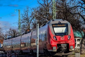 ஜேர்மனியில் 150 பயணிகளுடன் தடம் புரண்ட ரயில்