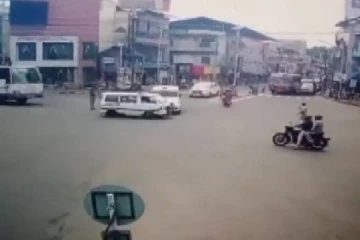 அமைச்சரின் கார் மோதி சுழன்ற ஆம்புலன்ஸ்! பரபரப்பான சிசிடிவி காட்சிகள்