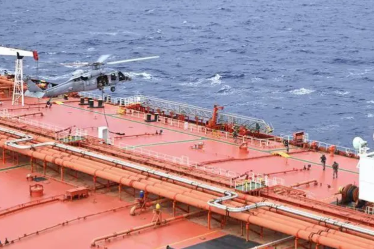 இலங்கை கடற்பரப்பில் பயணித்த மற்றுமொரு பாரிய கப்பலை அதிரடியாக கைப்பற்றிய அமெரிக்கா! | Us Forces Boarded Sanctioned Tanker Overnight