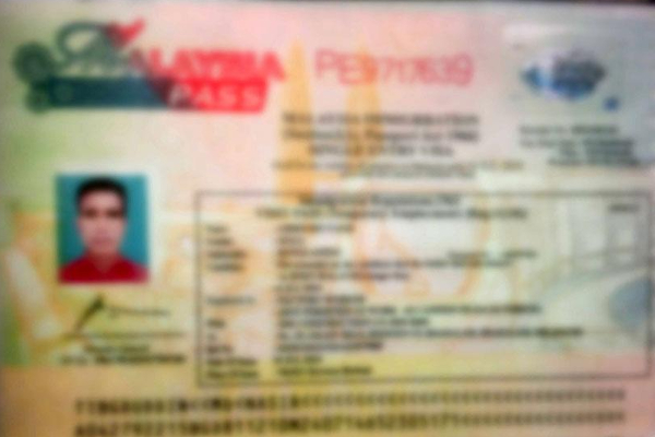 கட்டுநாயக்க விமான நிலையத்தில் மூன்று வெளிநாட்டவர்கள் கைது(படங்கள்) | Three Bangladeshi Nationals Arrested