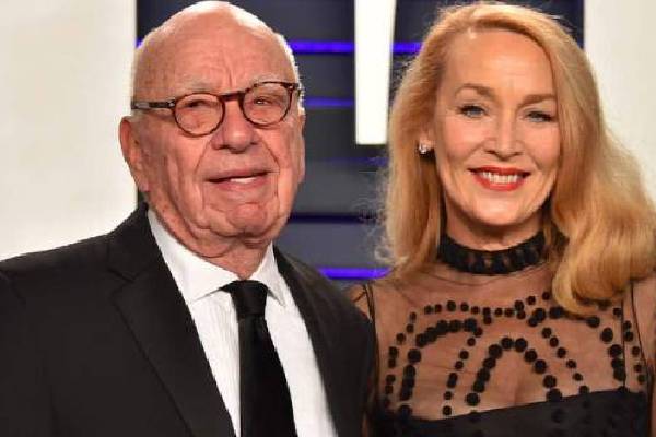 அமெரிக்காவில் 91 வயதான பிரபல தொழிலதிபரின் சிலுமிசம்! | 91 Year Old Businessman United States Chilumisam