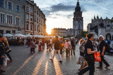 வெளிநாடு செல்ல காத்திருப்போருக்கு மகிழ்ச்சித்தகவல்; கைகொடுக்கும் போலந்து!