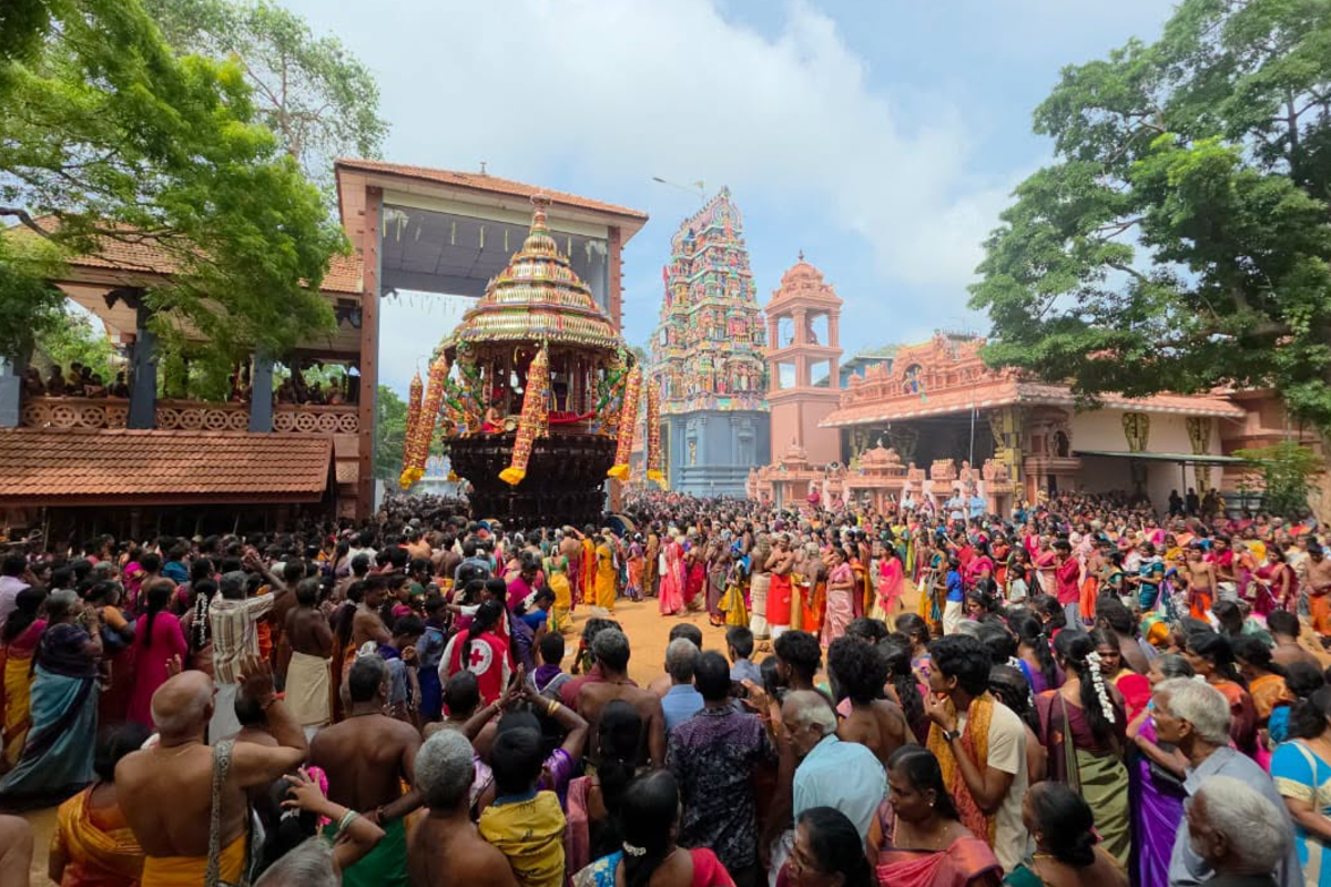 யாழ்ப்பாணம் தெல்லிப்பழை துர்க்காதேவி இரதோற்சவம் ; அலைகடலென குவிந்த பக்தர்கள் கூட்டம்! | Thellippalai Durga Devi Chariot Festival