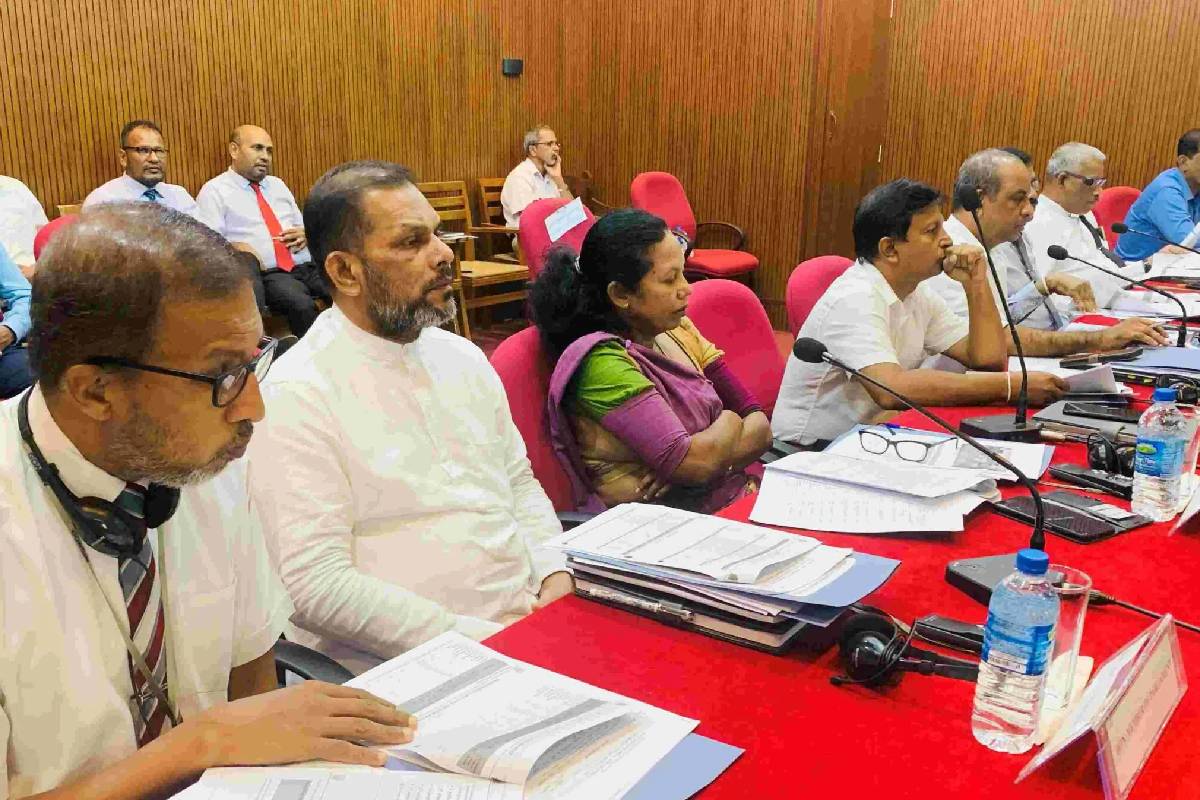 அம்பாறை மாவட்ட ஒருங்கிணைப்புக் குழுக் கூட்டத்தில் சலசலப்பு | Ampara District Coordination Committee Meeting