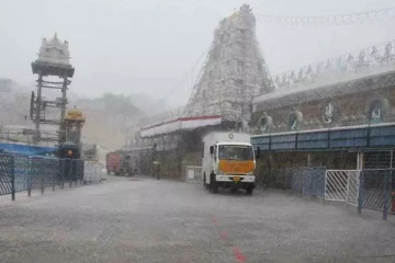 வெள்ளக்காடான  திருப்பதி; பக்தர்கள்  ஷாக்!