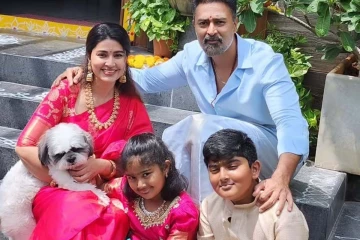 கணவருடன் ரொமான்ஸாக நடிகை சினேகா... வைரலாகும் புகைப்படம்