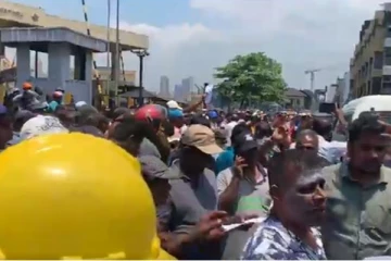 මහා වර්ජන රැල්ලට සමගාමී වරාය සේවකයින් ඇරඹූ අරගලය. (VIDEO)