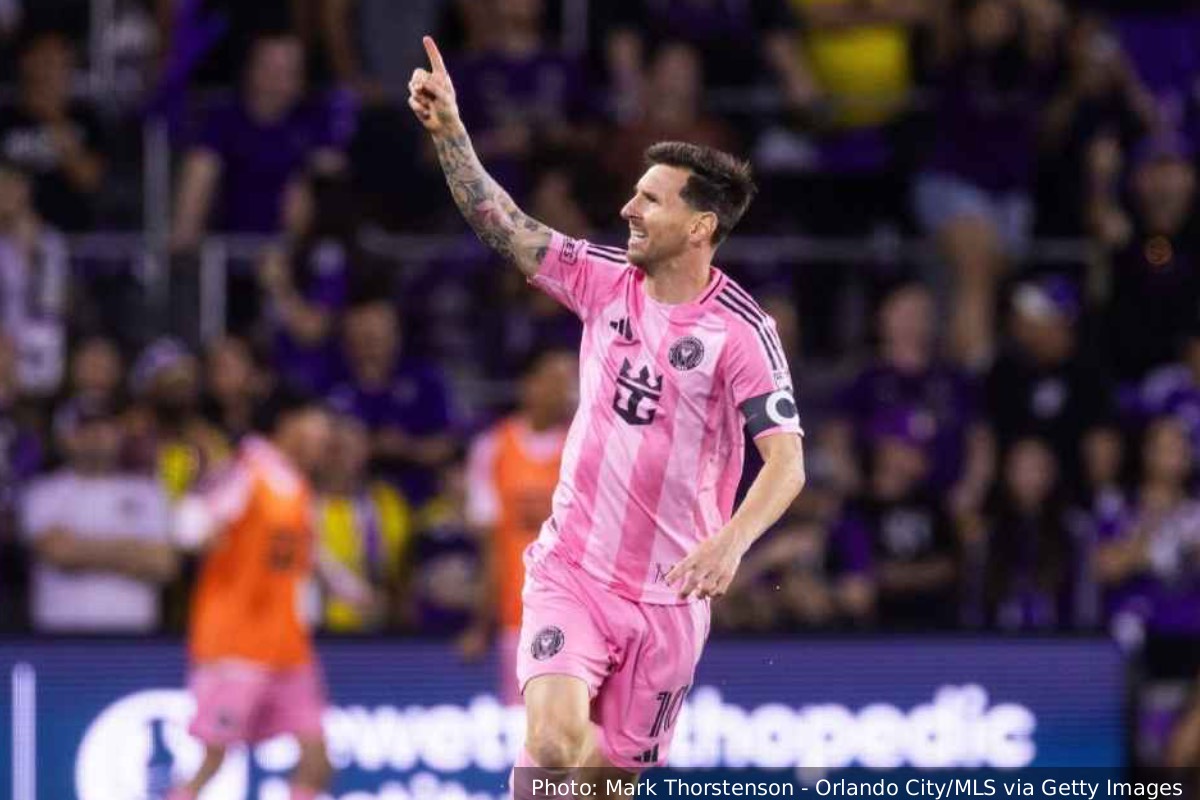 பீலேவை விட மெஸ்ஸி சிறந்த கால்பந்து வீரர்: டொனால்ட் டிரம்ப் கருத்து | Trump Says Messi May Better Player Than Pele