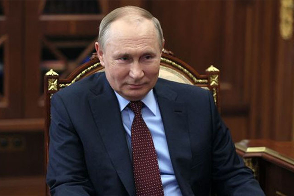 ரஷ்ய அதிபர் போல் உலா வரும் நபர் : அதிர்ச்சியில் மக்கள் | Man Strolling Like Russian President