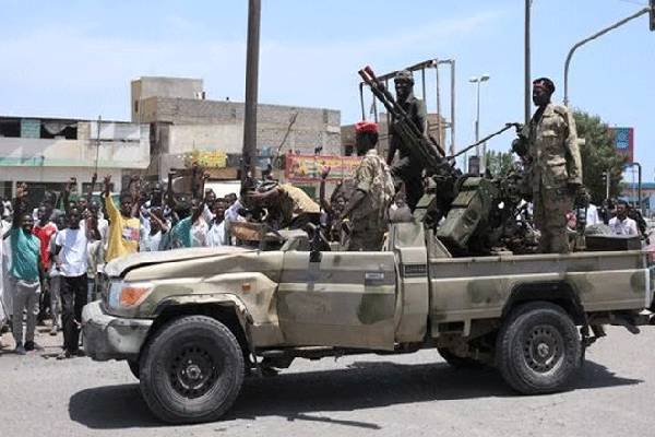 சூடானில் வலுக்கும் போர் பதற்றம்: அதிகரிக்கும் உயிரிழப்புக்கள் | Military Conflict In Sudan 100 People Killed