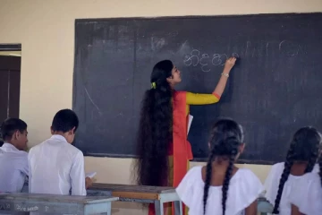 கிறீம் பூசினால் அழகாய் இருப்பீர்கள்; யாழில் ஆசிரிய ஆலோசகரால் வாயடைத்துப்போன ஆசிரியை !