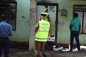 கிளிநொச்சியில் வீட்டுக்கு தீ வைத்த நபர்கள்! வீடு - சொத்துக்கள் எரிந்து நாசம் (Video)