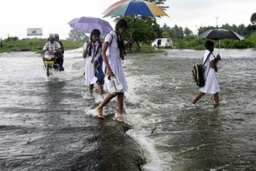 தொடரும் சீரற்ற வானிலை; 6 பாடசாலைகளுக்கு விடுமுறை!