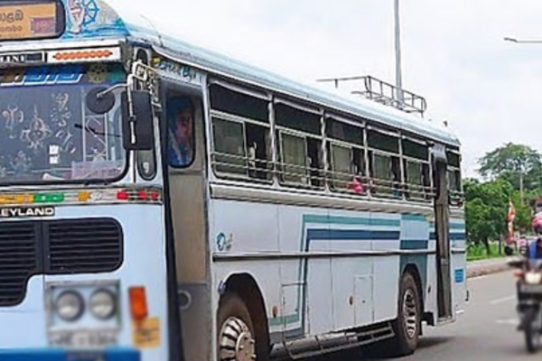 ரந்தெனிகலையில் பேருந்து விபத்தில் 12 பேர் காயம் | 12 Injured In Bus Accident In Randenikalai