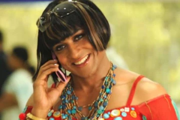 பெண் வேடம் போட்டு கலக்கிய நடிகர்களின் புகைப்படங்கள்- ஓர் பார்வை