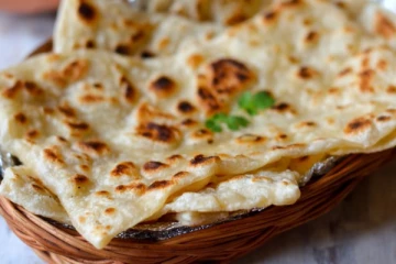 ஓட்டல் சுவையை மிஞ்சிய சிலோன் சிக்கன் பரோட்டா! வீட்டிலேயே சுவையாக செய்யலாம்