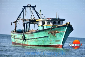 ඉන්දීය ධීවර යාත්‍රා 4ක් නාවික හමුදාවෙන් අල්ලලා