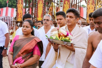 யாழ். நல்லூர் கந்தனின் அருள் பெற சென்ற சஜித் பிரேமதாச