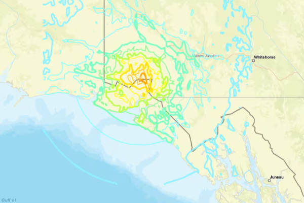 கனடா எல்லை அருகே சக்தி வாய்ந்த நிலநடுக்கம் - சாலைக்கு ஓடிய மக்கள் | Strong Earthquake Hit Alaska Canada Border Yukon கனடா எல்லை அருகே சக்தி வாய்ந்த நிலநடுக்கம் - சாலைக்கு ஓடிய மக்கள் | Strong Earthquake Hit Alaska Canada Border Yukon