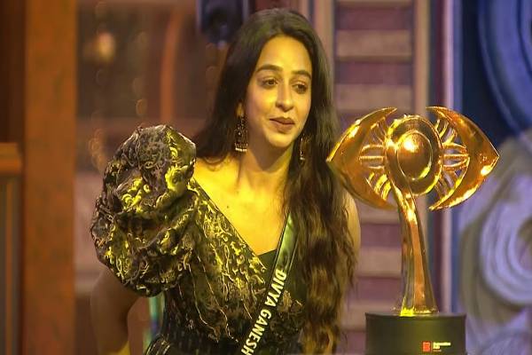 பிக் பாஸ் திவ்யாவை சொந்த மண்ணில் வரவேற்ற மக்கள் - வைரல் காணொளி | Bigg Boss9 Winner Divya Ganesh Welcome Video Viral