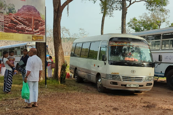 படையெடுக்கும் தென்னிலங்கை மக்கள்; பரபரப்பில் குருந்தூர் மலை! | Invading Southerners Kurundur Hill In Excitement