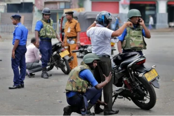 உயிர்த்த ஞாயிறு தாக்குதல்: முதல் உளவு தகவலை வழங்கியவர் குறித்து எழுப்பப்பட்ட கேள்வி