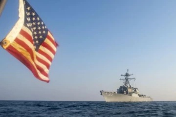 உயிர்காக்கும் உபகரணங்களுடன் இந்தியா நோக்கி புறப்பட்ட அமெரிக்க கப்பல்