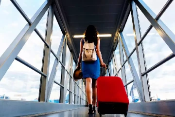 விமான நிலையத்தில் 24 வயது தமிழ் யுவதி கைது