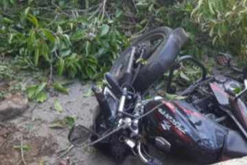 කැපූ අත්තට යටවී ගුරුවරයා අවසන් ගමන් යයි..