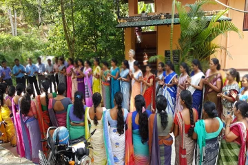 ஆசிரியர்களுக்கான ஆடைக் கட்டுப்பாடு தொடர்பில் அமைச்சர் வெளியிட்ட தகவல்