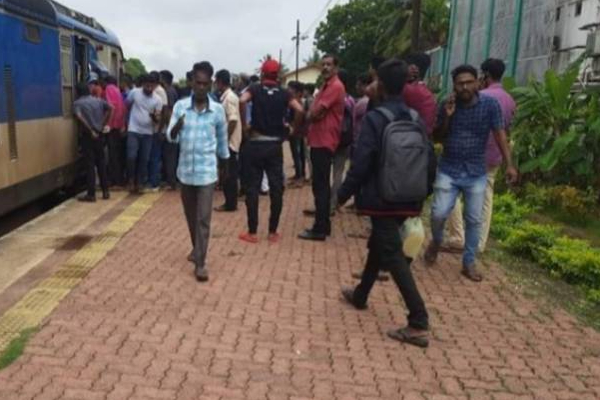 யாழில் இளைஞன் ஒருவர் எடுத்த விபரீத முடிவு! | Youth Committed Suicide Jumping Train In Jaffna