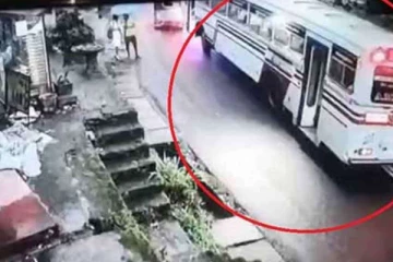 மூடப்பட்டிருந்த ரயில் கடவையில் பேருந்தை பறக்கவிட்ட சாரதி கைது