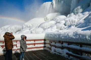 50 ஆண்டுகளில் இல்லாத அளவு.. பனியில் உறைந்து போன நயாகரா அருவி