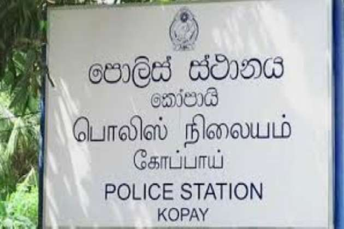 போலி சாரதி அனுமதிப்பத்திரம் தயாரித்த யாழில் கடமையாற்றும் காவல்துறை உத்தியோகத்தர் மட்டக்களப்பில் கைது | Police Officer Arrested Producing Fake License