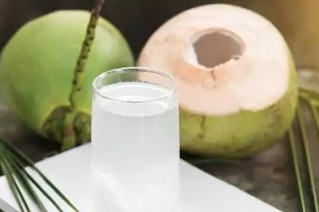 இளநீர் குடிப்பதால் ஏற்படும் நன்மைகள் மற்றும் தீமைகள்! இவர்கள் மட்டும் குடிக்கக்கூடாது..