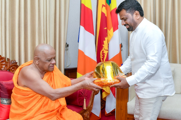 மகாநாயக்க தேரர்களை சந்தித்த ஜனாதிபதி அனுர | President Anura Meets With Mahanayake Theros